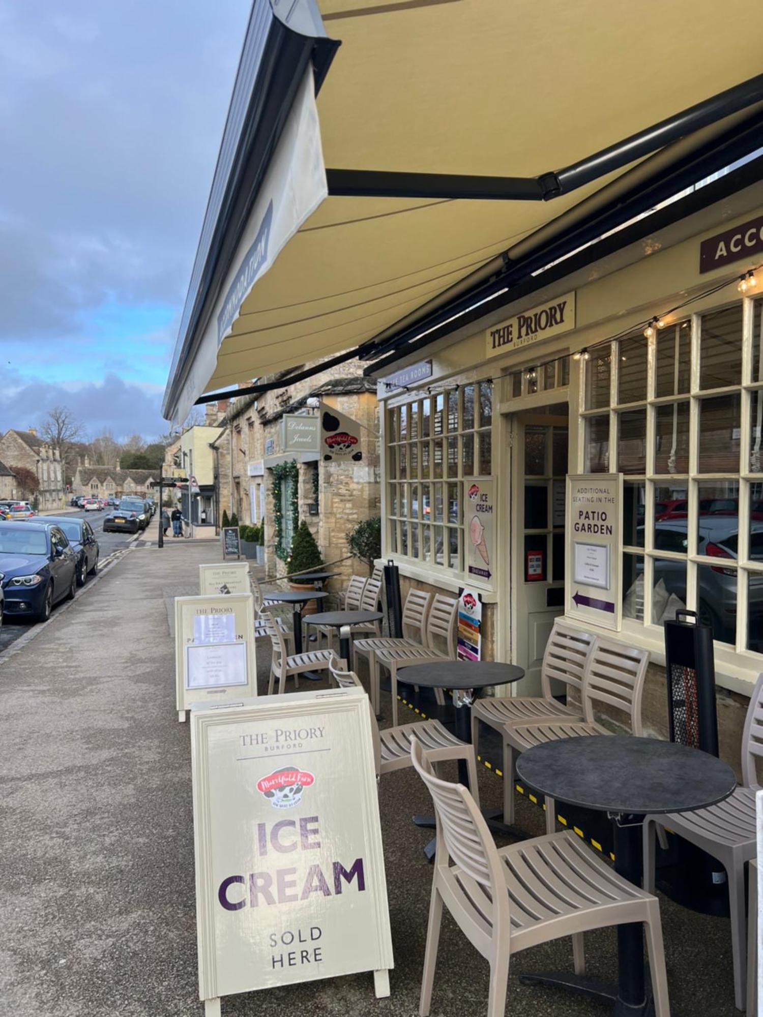 Priory Tearooms Burford With Rooms מראה חיצוני תמונה