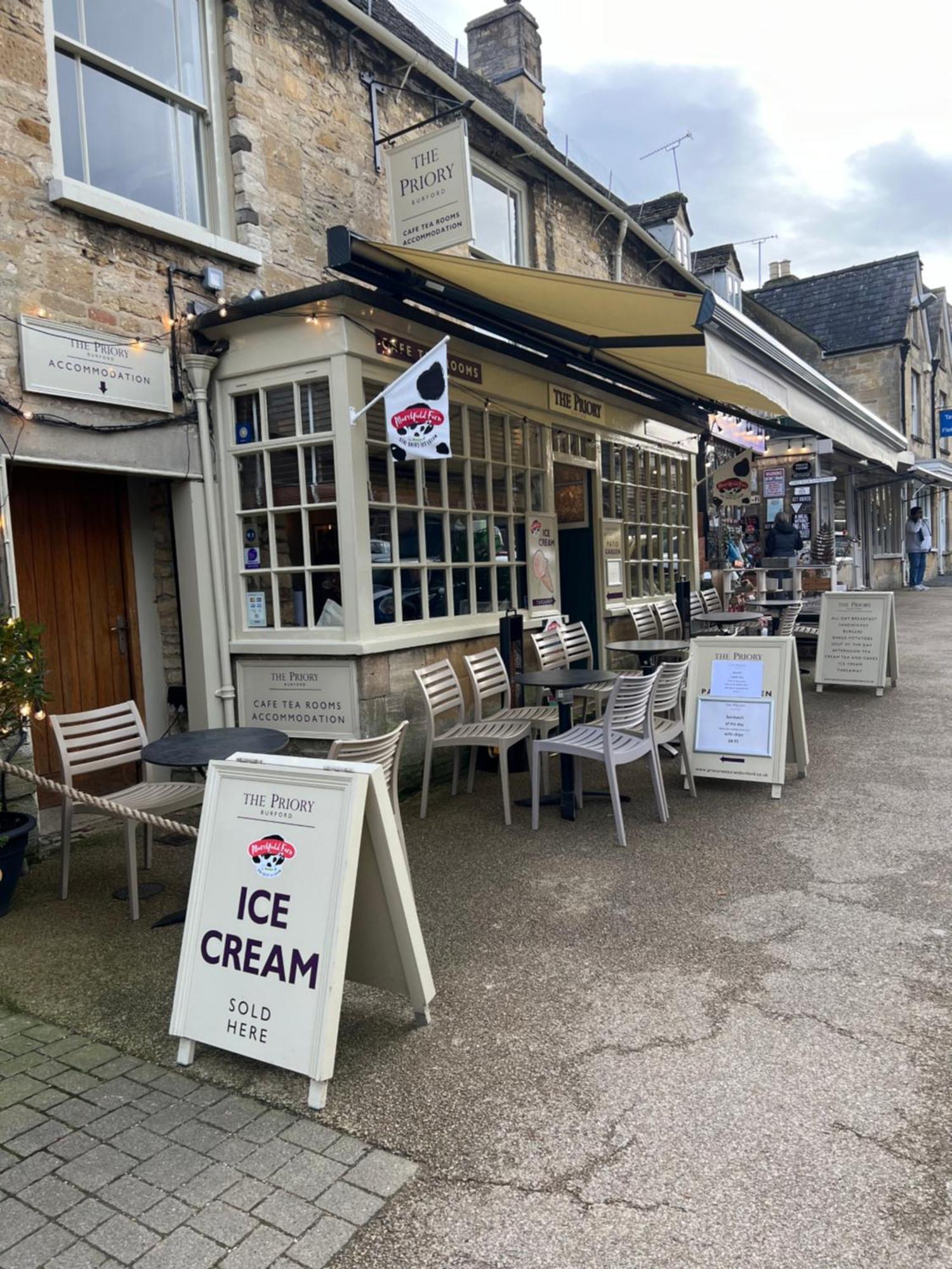 Priory Tearooms Burford With Rooms מראה חיצוני תמונה