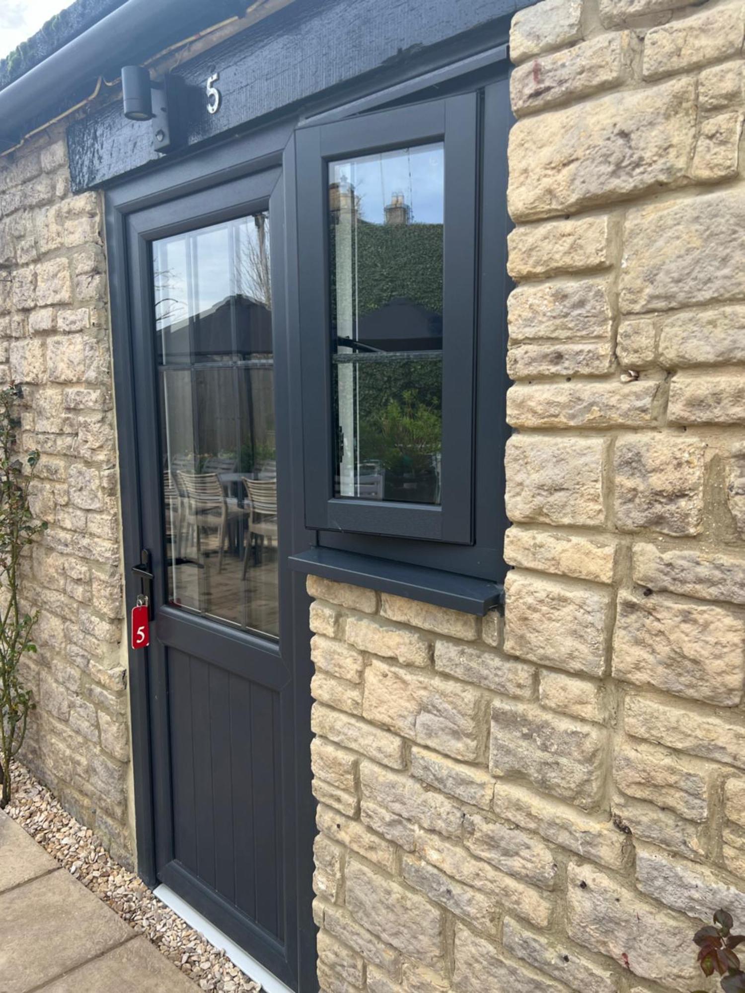Priory Tearooms Burford With Rooms מראה חיצוני תמונה