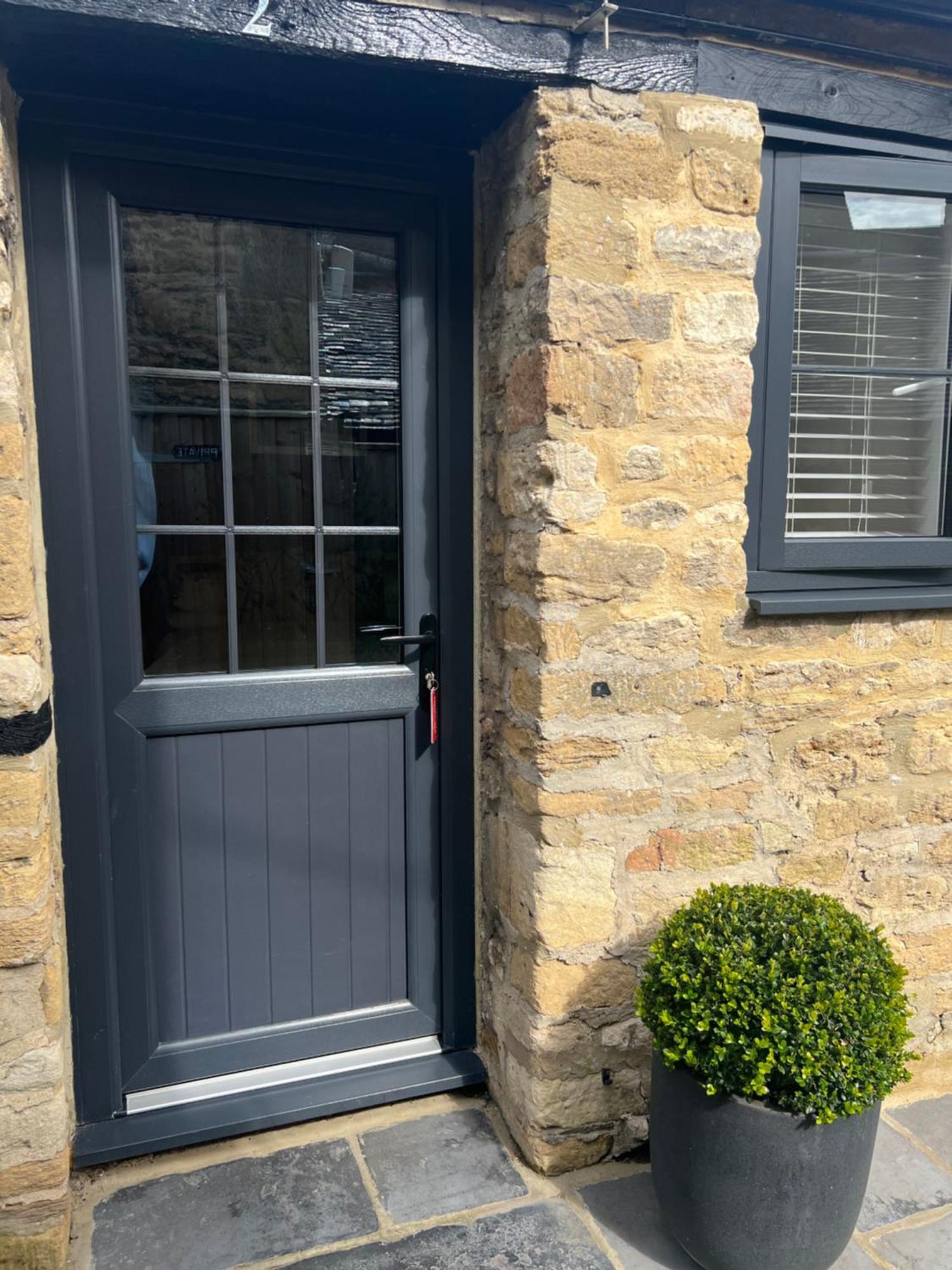 Priory Tearooms Burford With Rooms מראה חיצוני תמונה