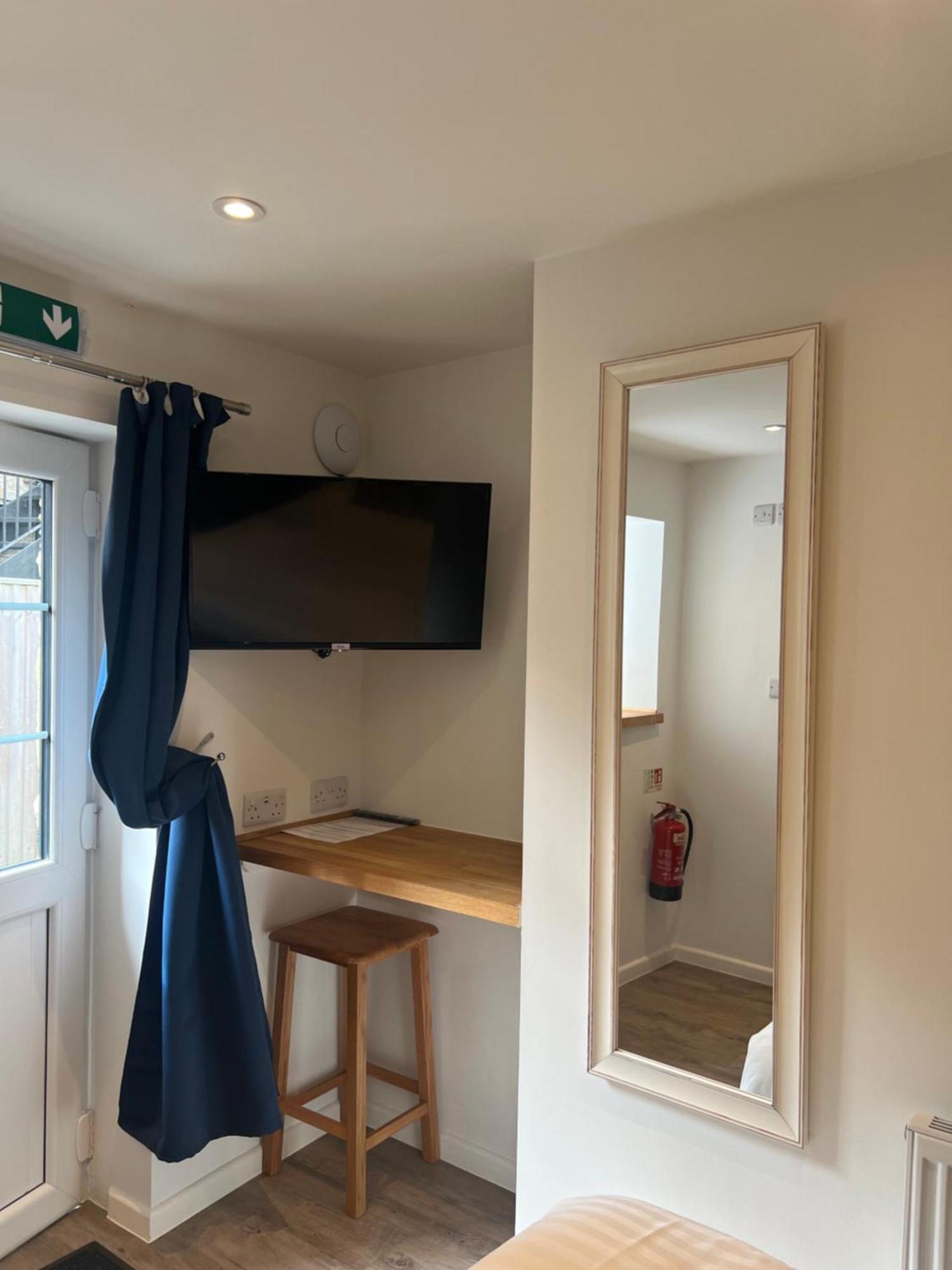 Priory Tearooms Burford With Rooms מראה חיצוני תמונה