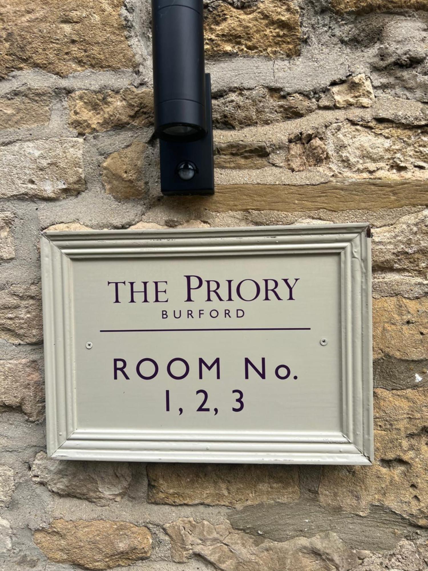Priory Tearooms Burford With Rooms מראה חיצוני תמונה