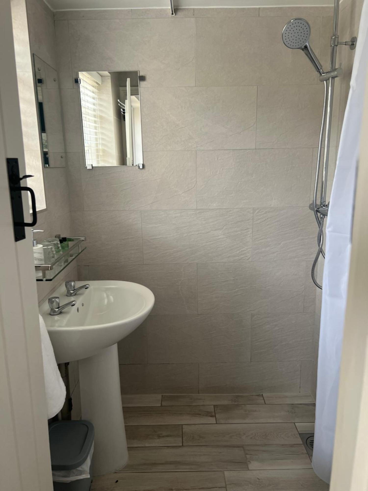 Priory Tearooms Burford With Rooms מראה חיצוני תמונה