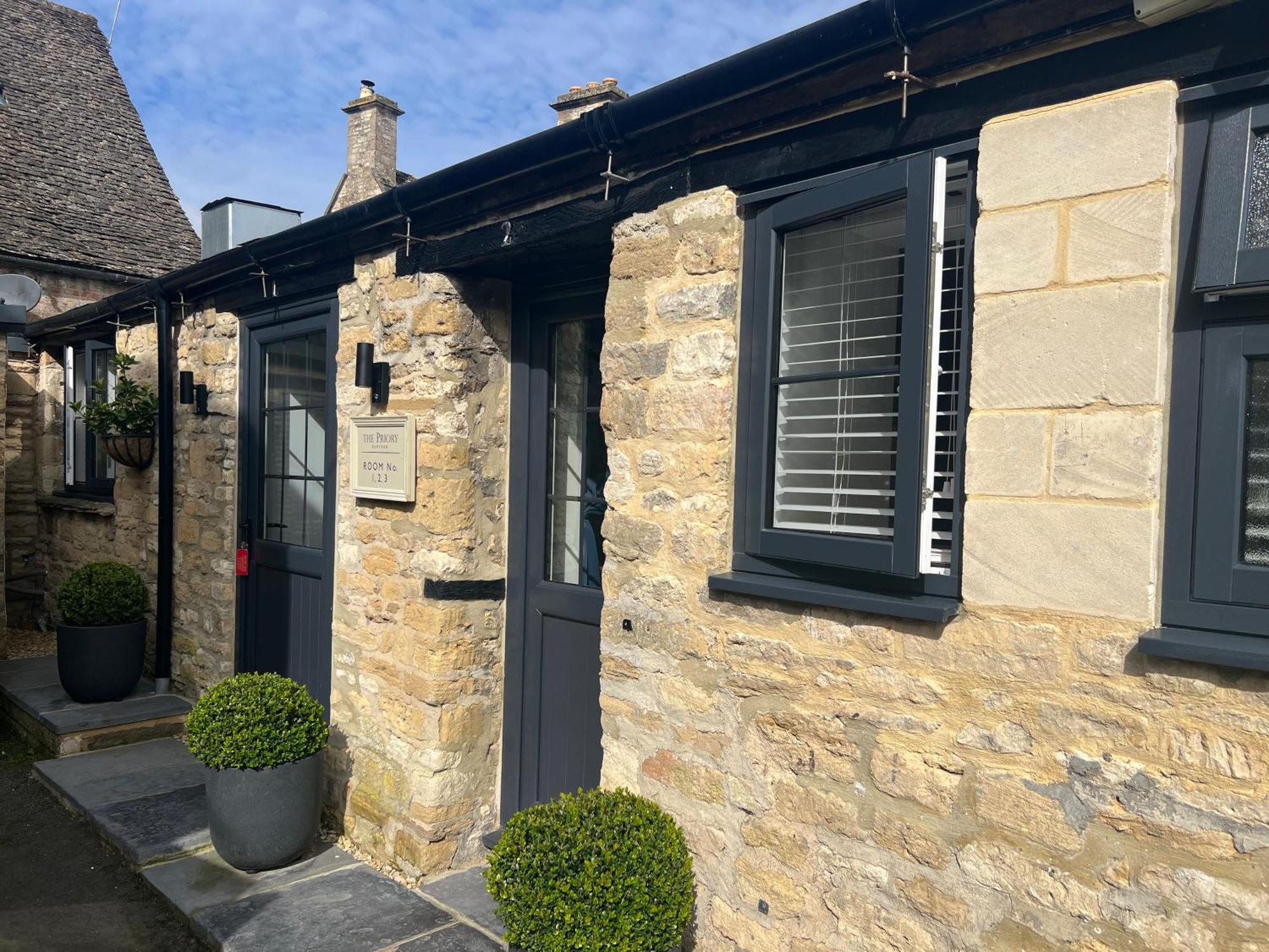 Priory Tearooms Burford With Rooms מראה חיצוני תמונה