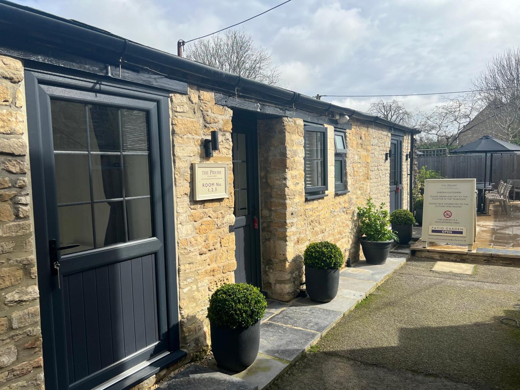 Priory Tearooms Burford With Rooms מראה חיצוני תמונה