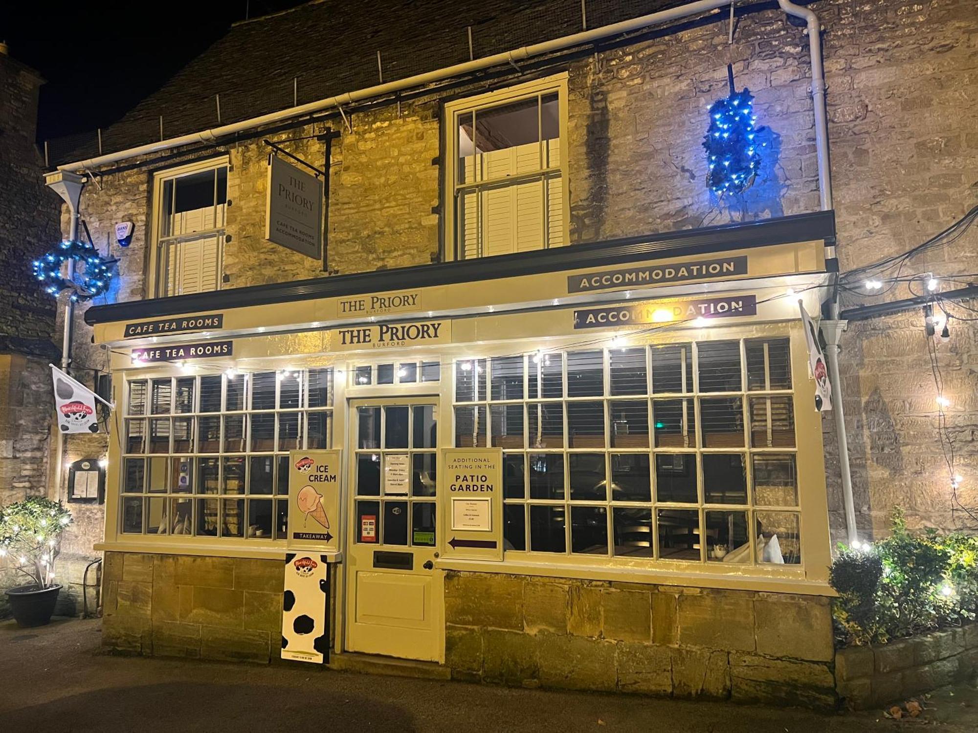 Priory Tearooms Burford With Rooms מראה חיצוני תמונה