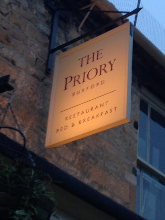 Priory Tearooms Burford With Rooms מראה חיצוני תמונה
