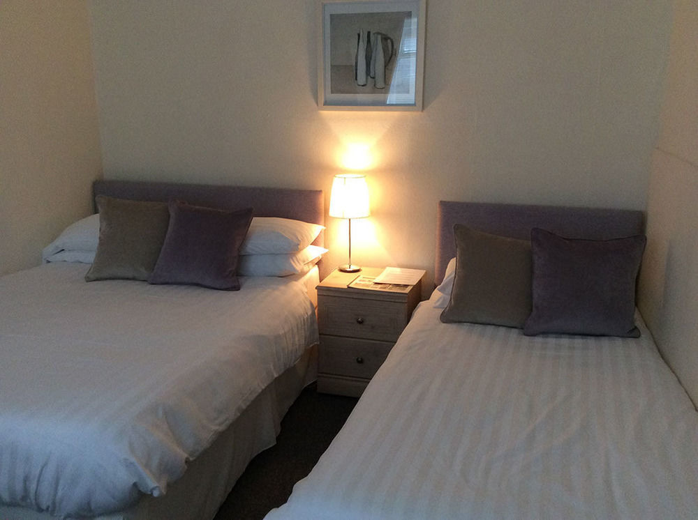 Priory Tearooms Burford With Rooms מראה חיצוני תמונה