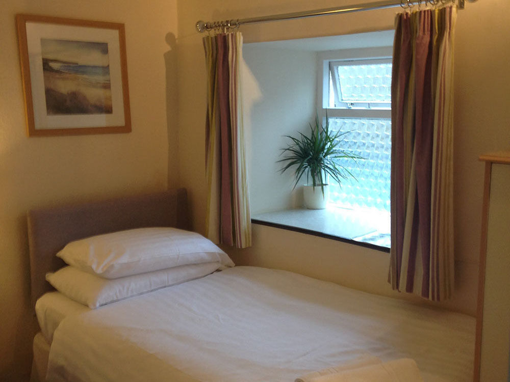 Priory Tearooms Burford With Rooms מראה חיצוני תמונה